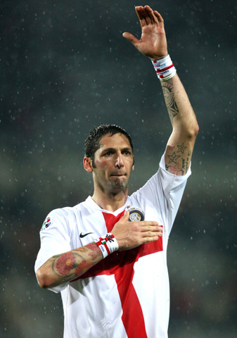 格林单节三分5投4中，雄鹿狂轰9记三分，客场4分领先