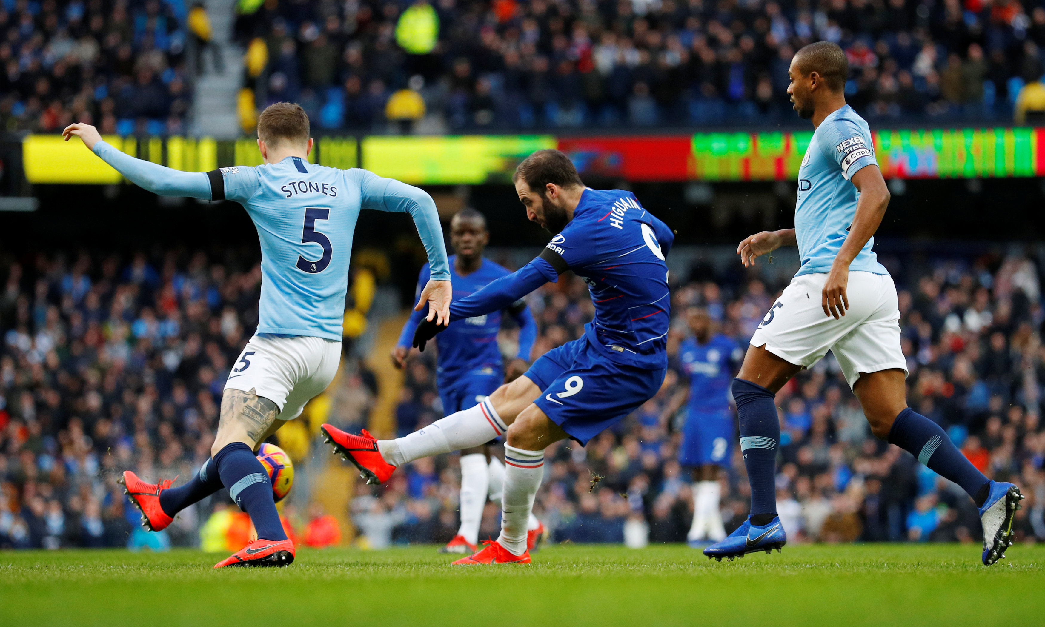 都体：热那亚有意签回佩林，德罗西寻求经验丰富的更衣室领袖