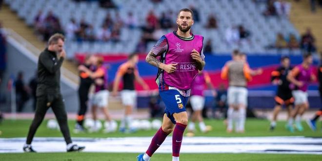 德天空：诺伊尔因肠胃感染缺席合练，乌尔比希可能替代他出场