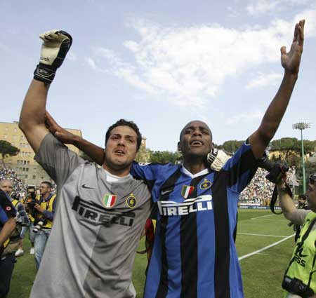 德罗赞次节6中5轰10分，带领国王反超火箭