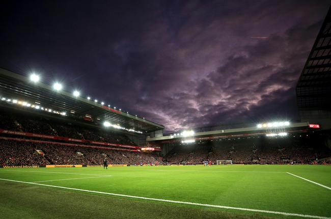 西媒：因提前将C罗替换下场，利雅得胜利主帅遭球迷猛批（西媒：提前换下C罗惹争议，利雅得胜利主帅遭球迷炮轰）