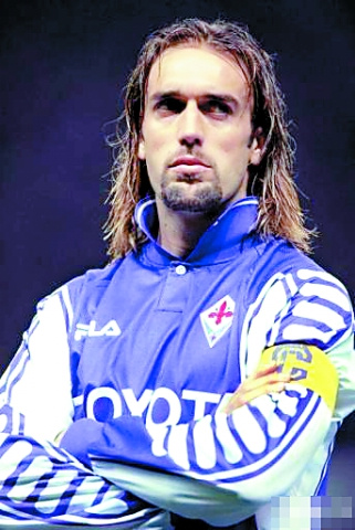 单手指天！布伦森突破抛传 米切尔·罗宾逊空接双手暴扣！（布伦森突破抛传妙助，米切尔·罗宾逊空接双手重扣，单手指天庆祝！）