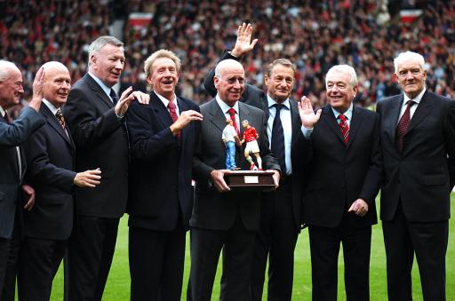 15年前的存货？库里赛前热身穿的是他2010年的Hyperdunk PE（库里赛前热身穿回2010年Hyperdunk PE，15年老鞋重出江湖）