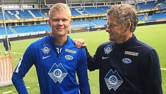 大连英博祝贺重庆铜梁龙冲超：祝愿贵俱乐部在中超再创佳绩