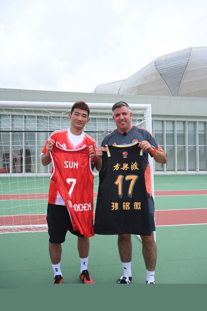 蓝军秘史：斯坦福桥点球点下方安葬着蓝军传奇奥斯古德的骨灰（蓝军隐秘往事：斯坦福桥点球点下埋着传奇名宿奥斯古德的骨灰）