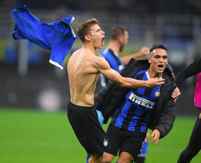 汪涵陪儿子参加马术比赛，嚼槟榔一脸享受，与老婆交替带娃引热议