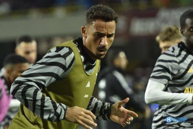 国米意甲对阵科莫10连胜，近6场全部零封取胜创纪录（国米意甲对科莫豪取10连胜，近6场全零封刷新纪录）